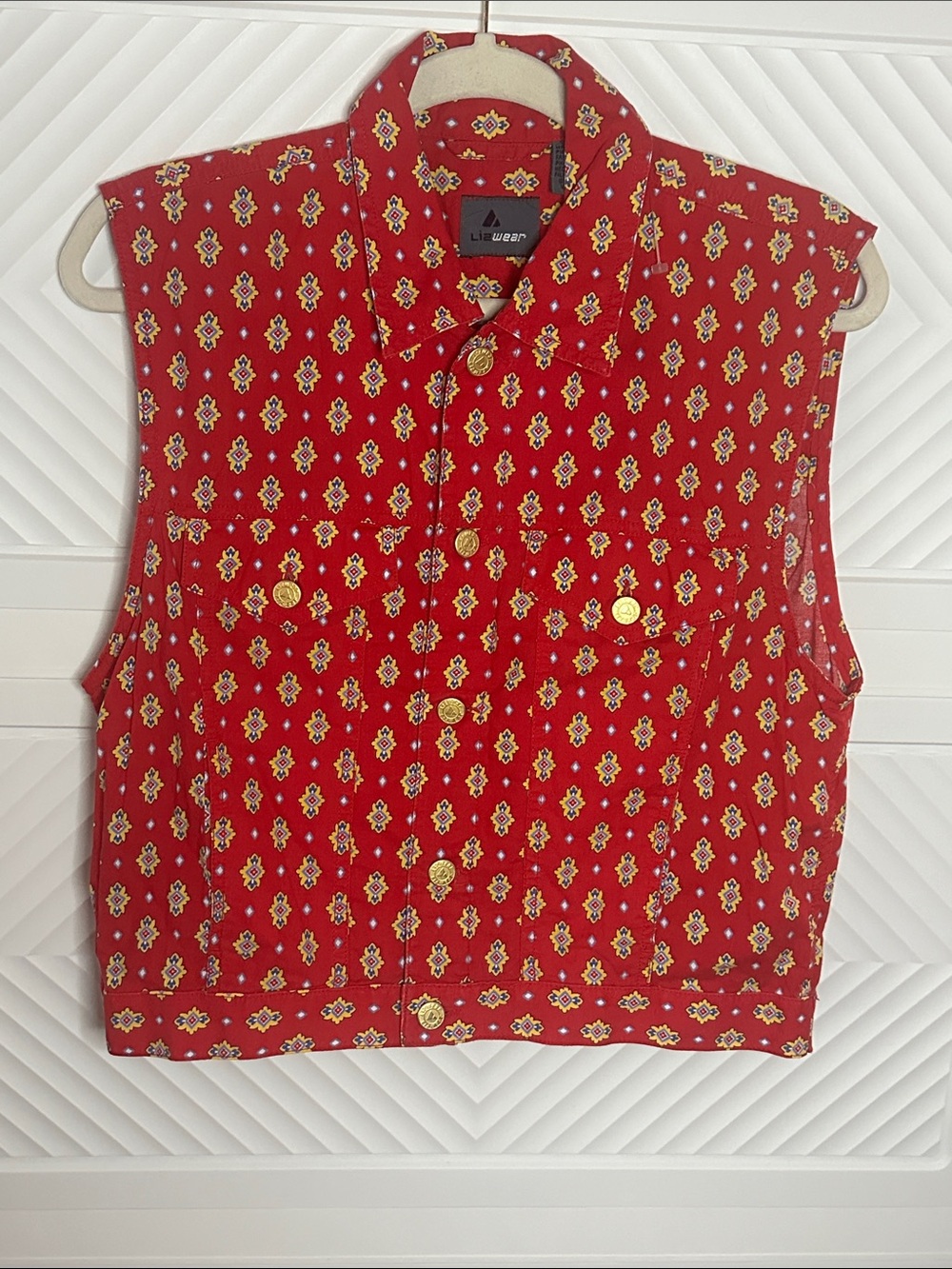 Liz Wear  Red Sleeveless Button-Down Shirt Vest